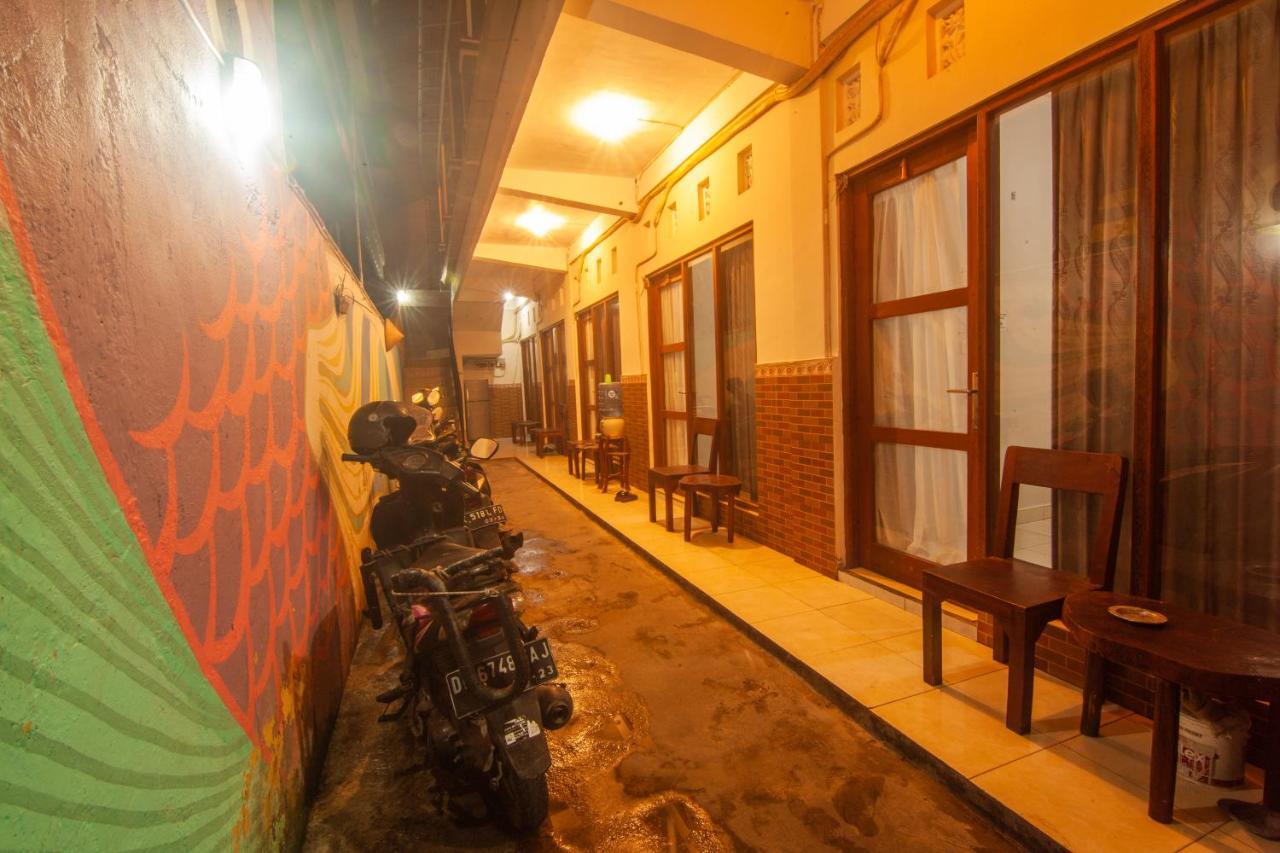 Putra Dadi Guest House Canggu Екстериор снимка
